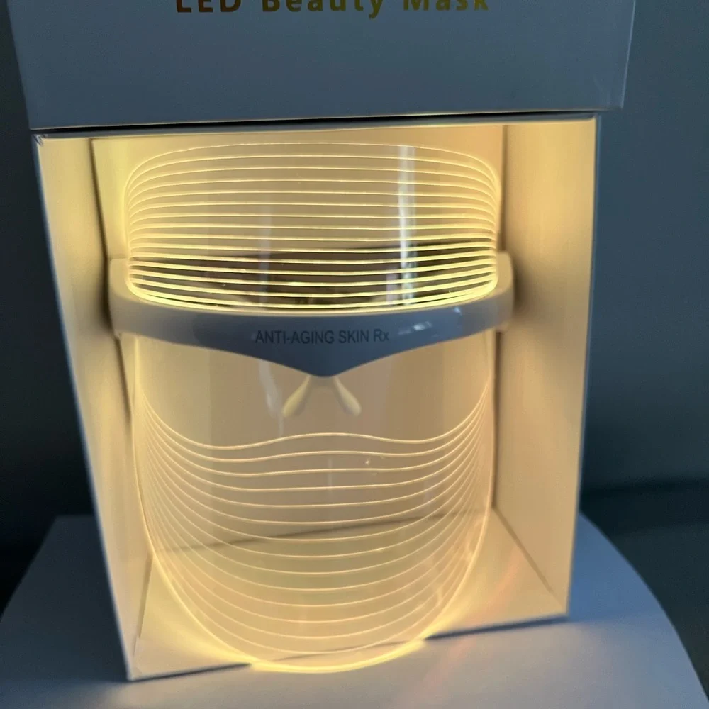 7 color LED facial mask wear on the Go girl cordless USB recharges U Beautiful